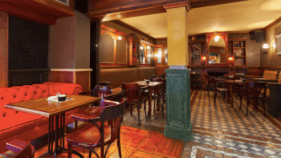 Top doctor says pubs in parts of Dublin should remain closed