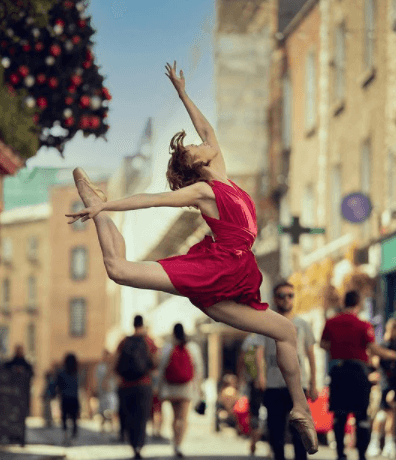 This Dublin based photographer captures the most beautiful ballet images all around the city centre