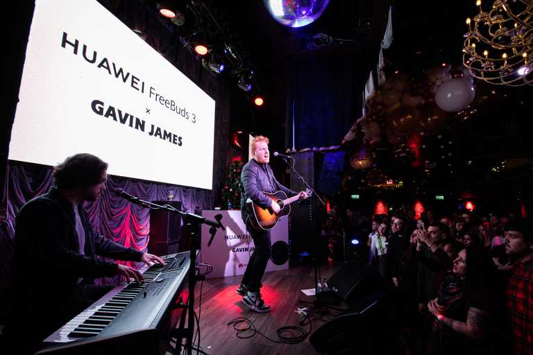 WATCH: Gavin James played an intimate Dublin gig to launch new Huawei FreeBuds 3