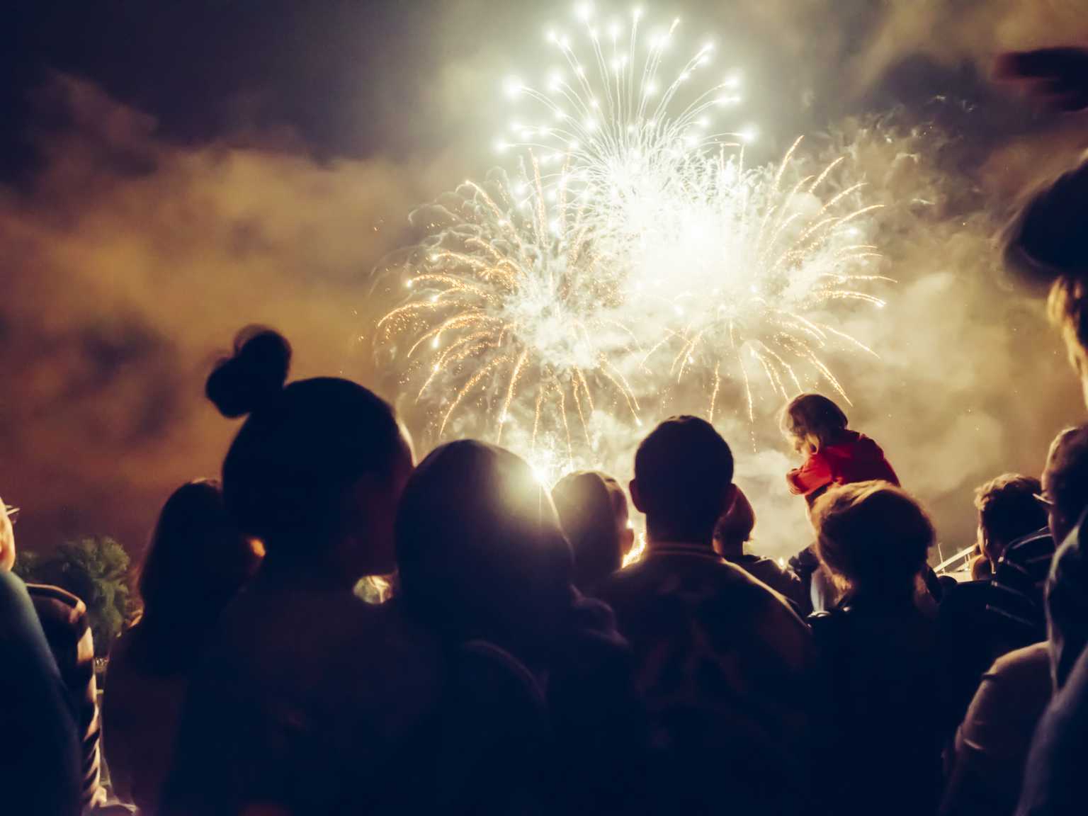 PICS: Unreal scenes in Dublin last night as the city was lit up for the New Year’s Festival