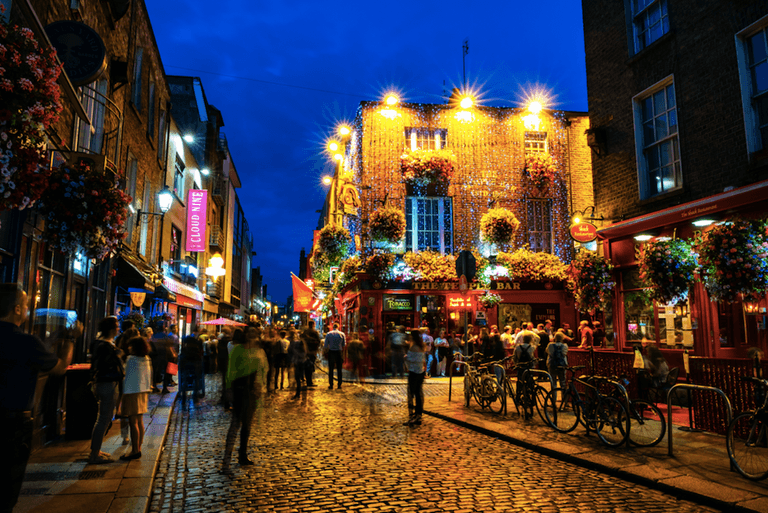 Minister for Health responds to video of revellers packed into Dublin pub