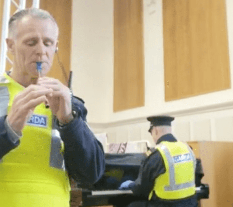 WATCH: Gardai band members stop for an impromptu trad session