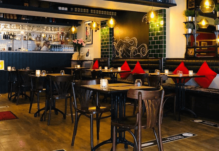 Dublin restaurant facing ‘uncomfortable conversations’ when taking customer bookings