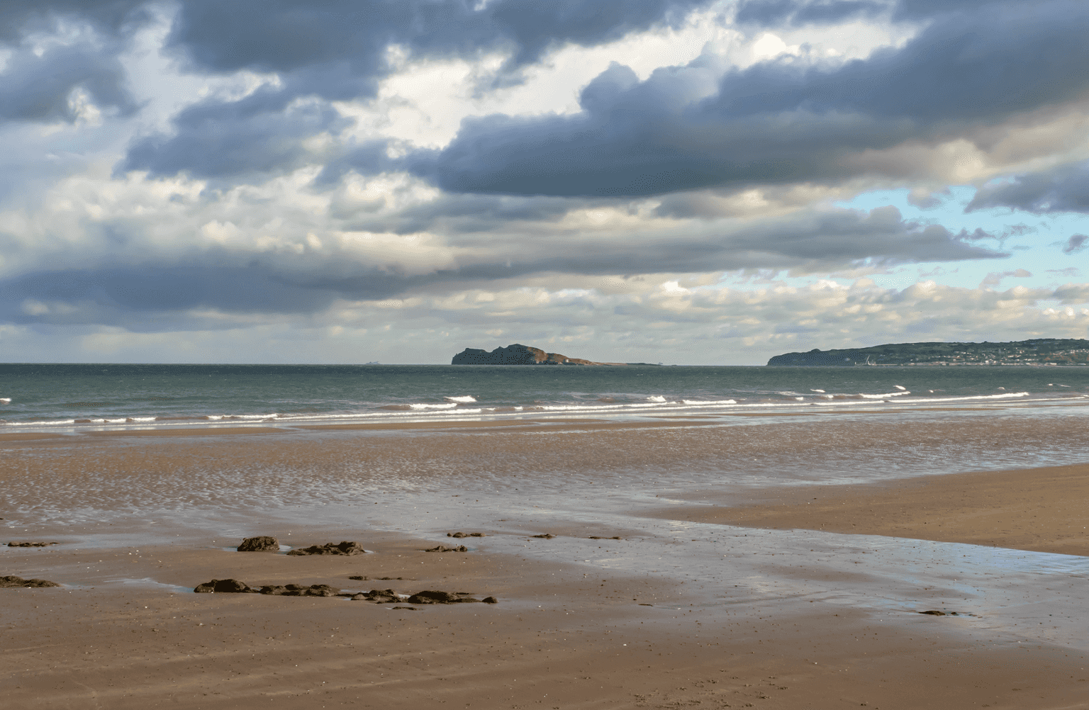 Temporary swimming ban issued for this Dublin beach
