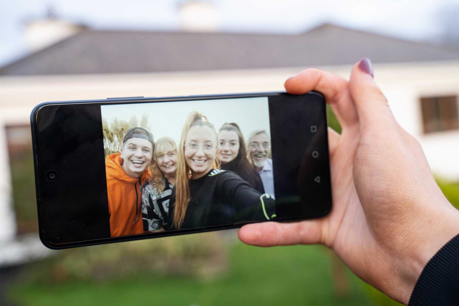 Tadhg Fleming creates new TikTok dance to give followers the chance to win an unreal new Huawei phone