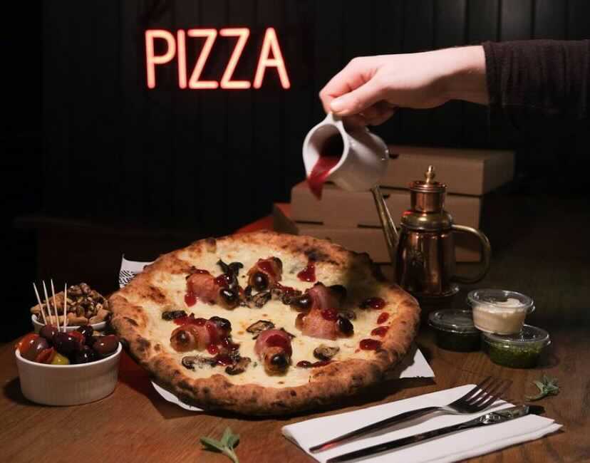 This Dublin spot has Christmas dinner PIZZA on the menu