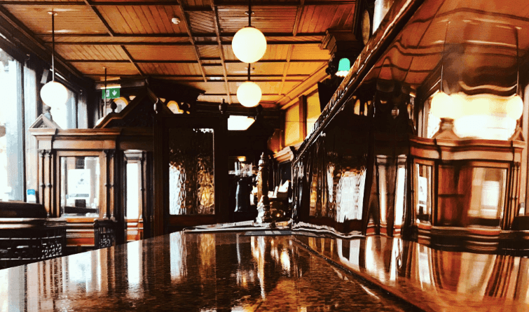 Dublin pubs bid sad farewell to customers on ‘toughest day’ for the business