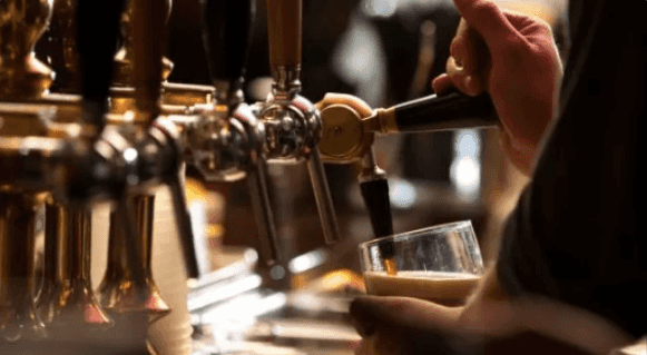 Pubs and restaurateurs react to Taoiseach’s “midsummer” reopening comments