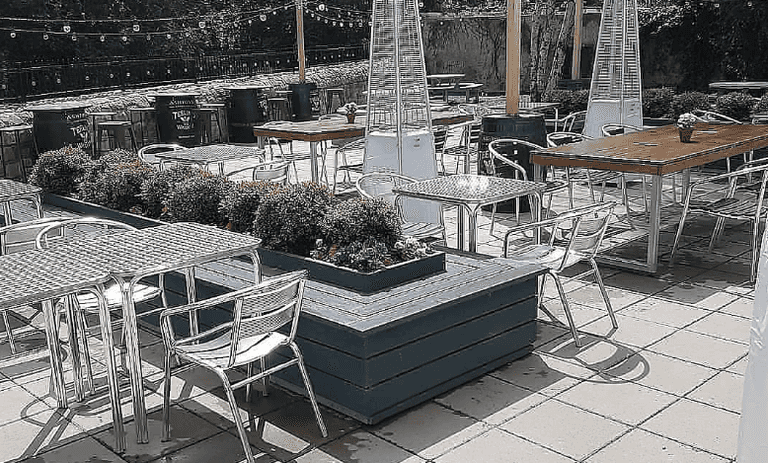 Publicans call on Government to abolish the 15-person outdoor dining limit