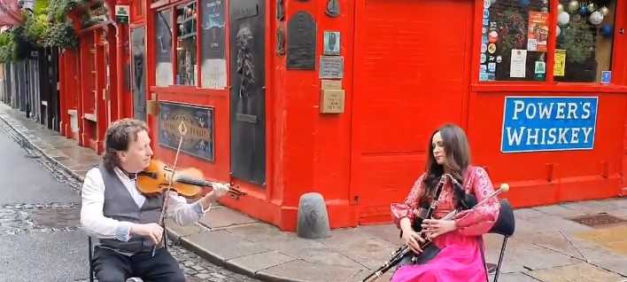 WATCH: Two musicians play their lament to an empty Temple Bar
