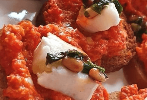 Warehouse Food Market is hosting a Christmas canapé and wine tasting event this Wednesday!