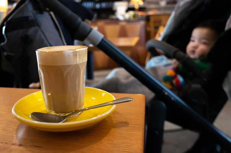 Parent believes it’s “selfish” to let children cry in restaurants