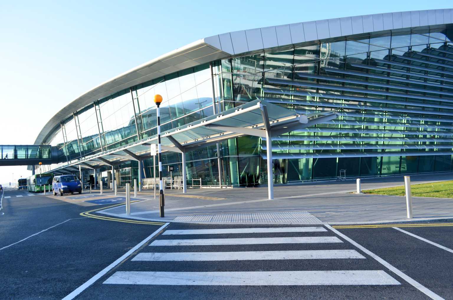 Dublin Airport warn that all their carparks are sold out for the coming days