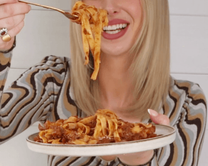 2 for €10: Simple slowcooker beef ragu tagliatelle with cheesy garlic bread