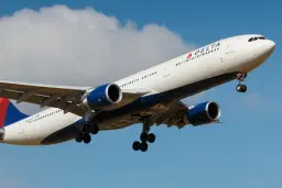 Delta flight makes emergency landing at Dublin airport