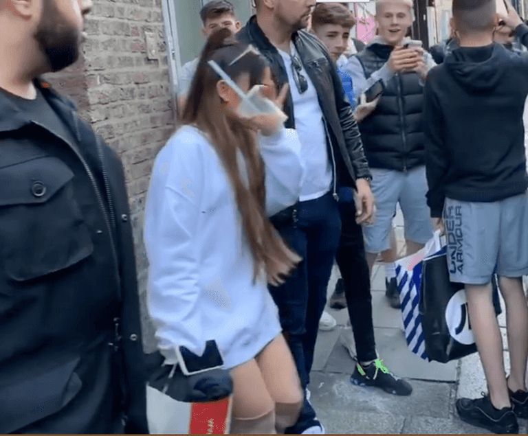 Ariana Grande Was Spotted Shopping In A Popular Dublin Vintage Store Yesterday Ariana Grande Was Spotted Shopping In A Popular Dublin Vintage Store Yesterday
