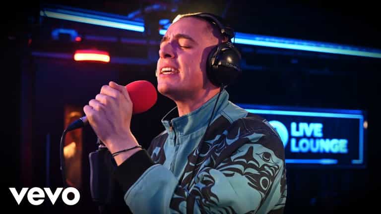 Dermot Kennedy performs stunning Christmas cover with Ellie Goulding Dermot Kennedy performs stunning Christmas cover with Ellie Goulding