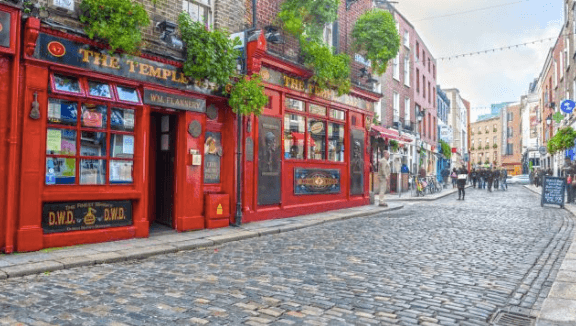 Restaurants in Temple Bar have been hit with an outdoor dining ban Restaurants in Temple Bar have been hit with an outdoor dining ban