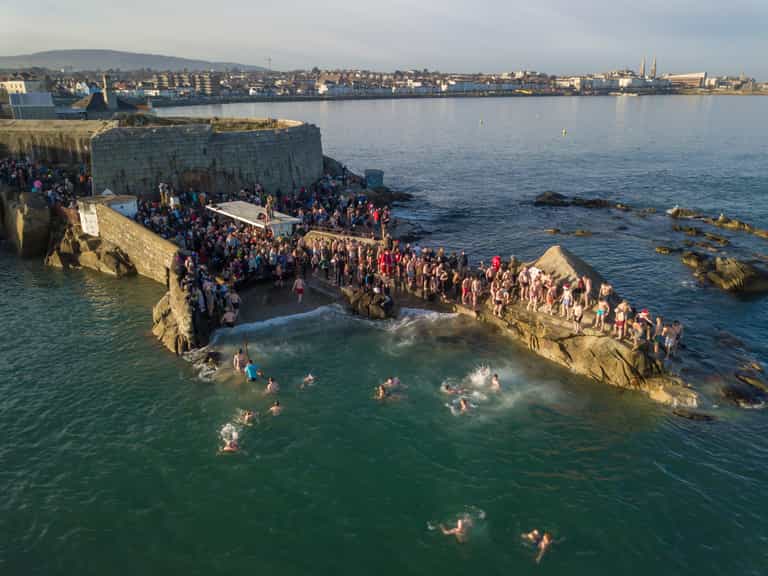 Gardaí and HSE urge public not to visit the Forty Foot on Christmas Day Gardaí and HSE urge public not to visit the Forty Foot on Christmas Day