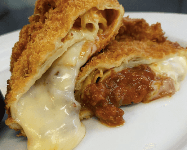 Did you know that deep fried lasagne pancakes exist in Dublin? Did you know that deep fried lasagne pancakes exist in Dublin?