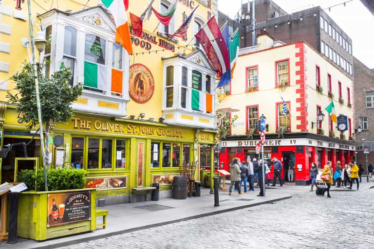 Justice Minister confirms plans to extend pub and nightclub opening hours Justice Minister confirms plans to extend pub and nightclub opening hours