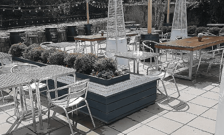 Publicans call on Government to abolish the 15-person outdoor dining limit Publicans call on Government to abolish the 15-person outdoor dining limit