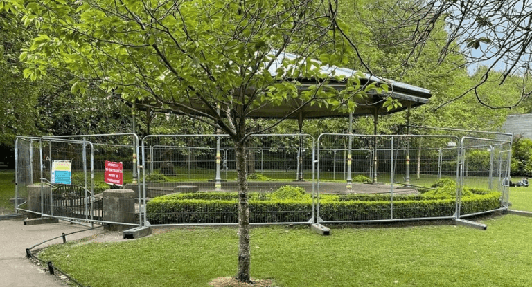 Lord Mayor responds as fencing placed at bandstand in St. Stephen’s Green Lord Mayor responds as fencing placed at bandstand in St. Stephen’s Green