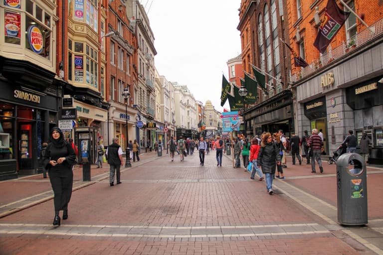 Attention yummy mummys, gym huns and activewear aficionados: Lululemon is opening a store in Dublin Attention yummy mummys, gym huns and activewear aficionados: Lululemon is opening a store in Dublin