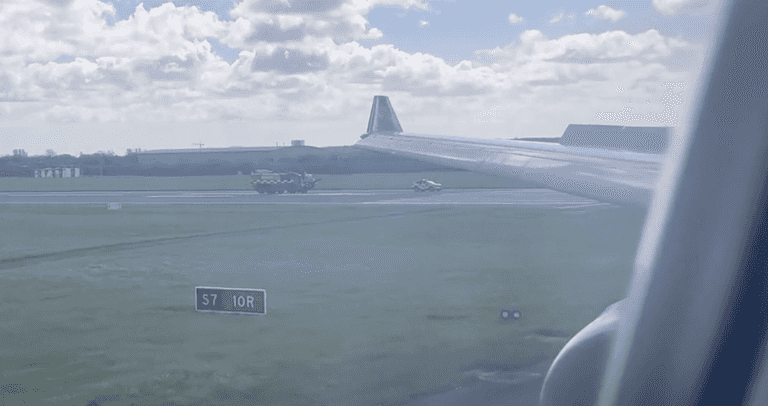 Dublin to Chicago flight makes emergency landing after flying into a flock of pigeons Dublin to Chicago flight makes emergency landing after flying into a flock of pigeons