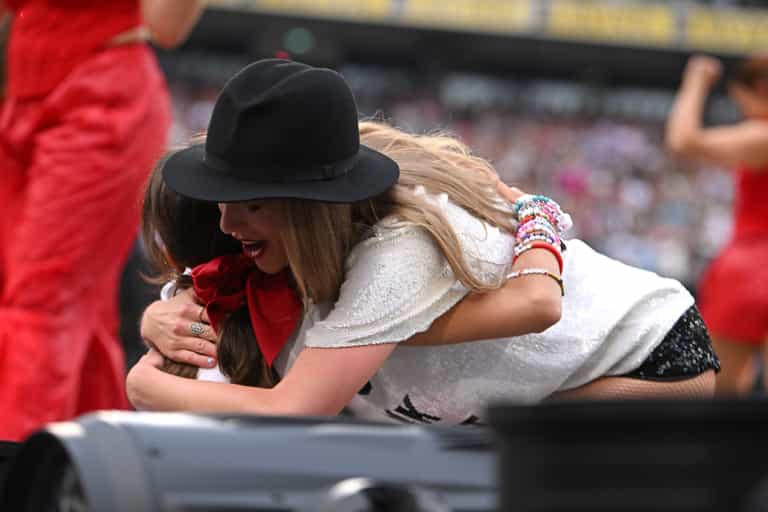 Taylor Swift donates €25,000 to Dublin-based charity after the Irish wing of her tour Taylor Swift donates €25,000 to Dublin-based charity after the Irish wing of her tour