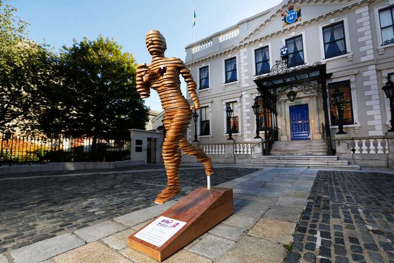 Vhi has launched the Virtual Women’s Mini Marathon with a wonderful statue outside the Mansion House Vhi has launched the Virtual Women’s Mini Marathon with a wonderful statue outside the Mansion House