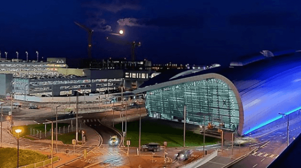 Dublin Airport have put up their Christmas tree and it is spectacular Dublin Airport have put up their Christmas tree and it is spectacular