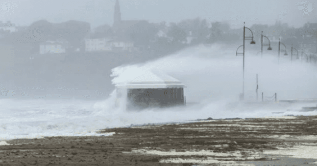 Multiple wind warnings issued to 28 counties over the weekend Multiple wind warnings issued to 28 counties over the weekend