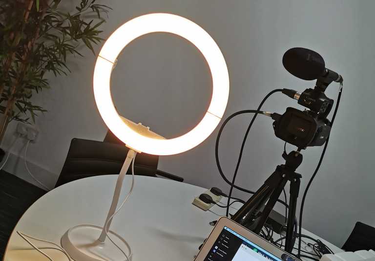 Hands on with the Glam Doll Desktop Ring Light Hands on with the Glam Doll Desktop Ring Light