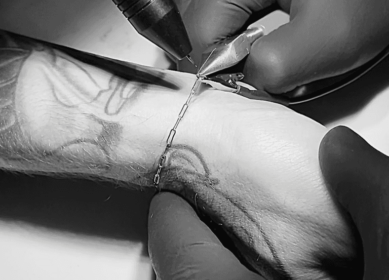 The viral ‘welded forever bracelets’ are now available in Dublin The viral ‘welded forever bracelets’ are now available in Dublin