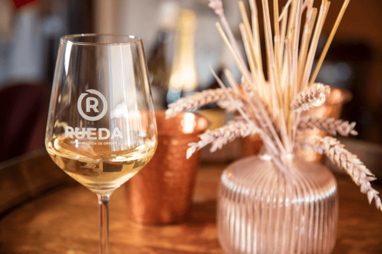 This once-off wine tasting night will pop you straight into the Christmas spirit This once-off wine tasting night will pop you straight into the Christmas spirit